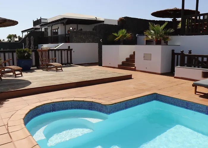 Avec Piscine Privée Chauffée Toute L'année