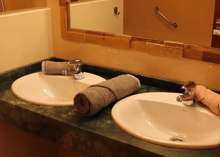 Avec Piscine Privée Chauffée Toute L'année